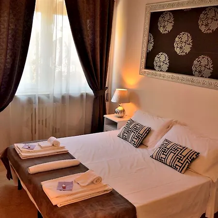 Отель Romantic Nest In 2*
