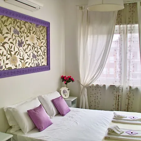 Romantic Nest In 2* Rome